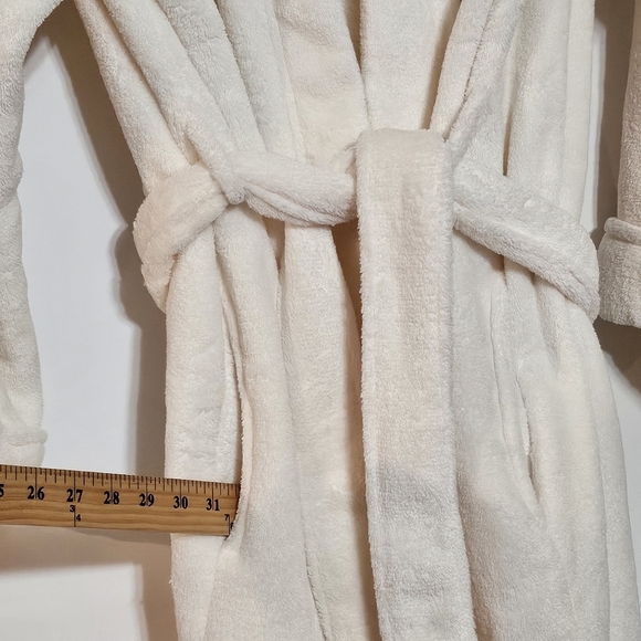 Lauren Ralph Lauren 'LRL' Monogram Plush White Robe - Picture 10 of 12